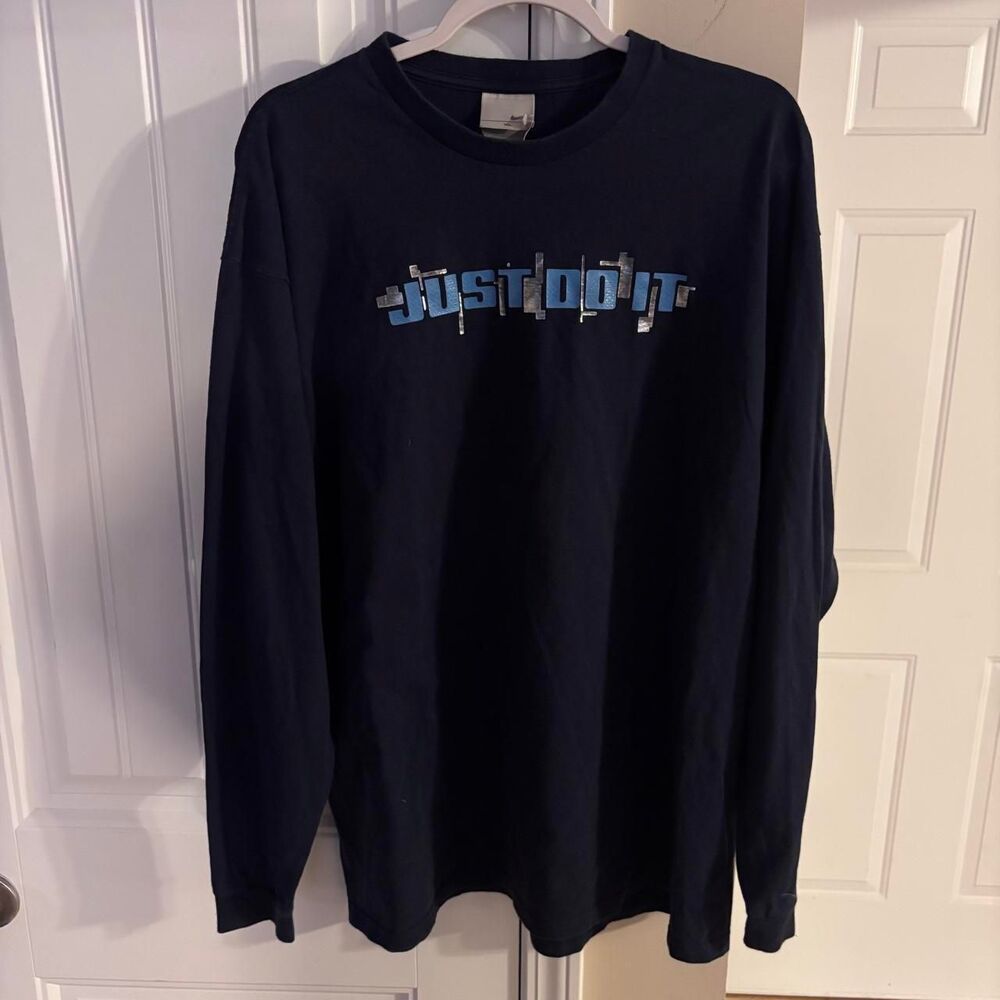 Vintage Nike navy blue long sleeve shirt with graphic and sleeve hits, size XL!